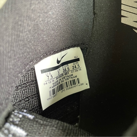 Nike 2016 Roshe Run Flyknit Training Shoes 7.5M - Picture 6 of 6